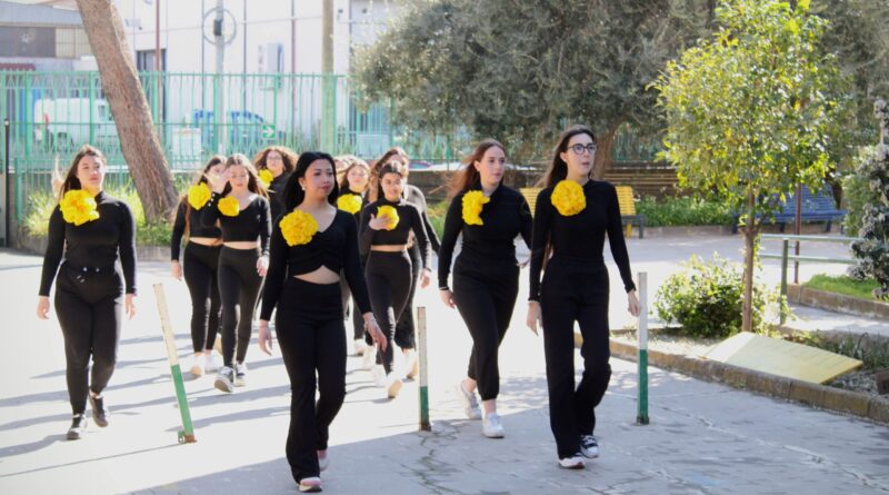 Flash Mob all'I.I.S Mangano per la festa della donnna