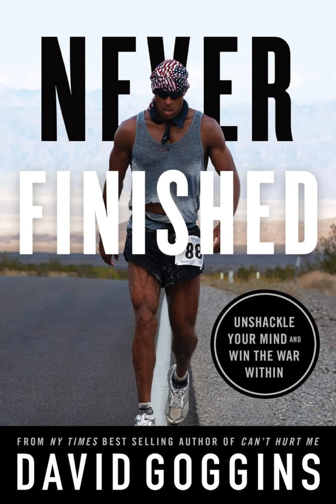 Copertina del libro "Never Finished" di David Goggins.