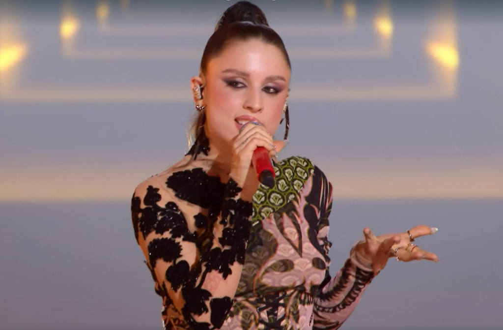 Angelina Mango durante la sua esibizione del festival di Sanremo 2024